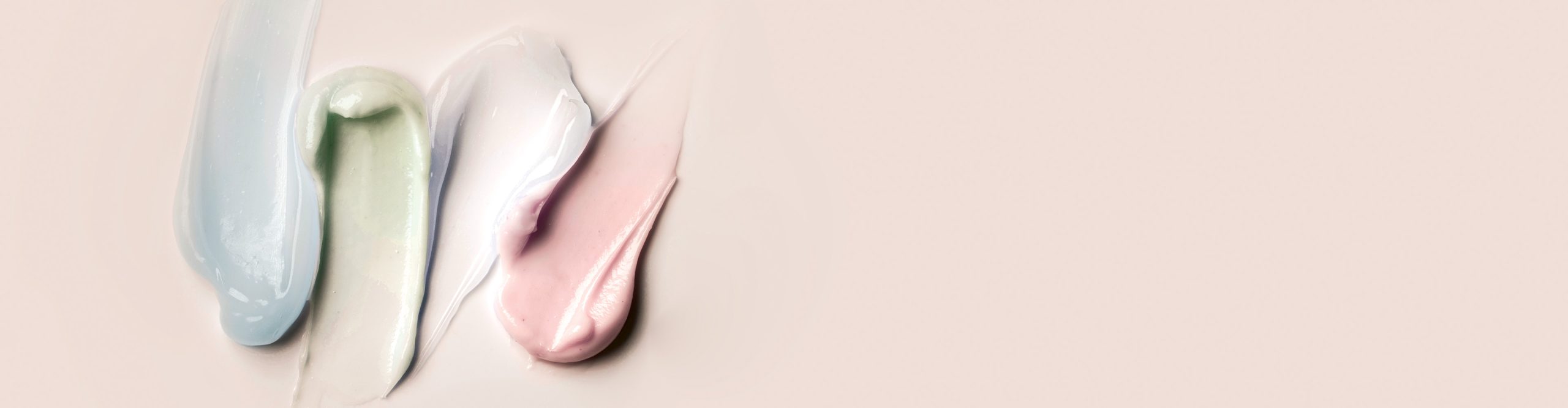 Primeri i fiksatori šminke